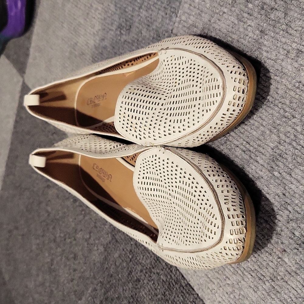 White flats - Picture 4 of 5